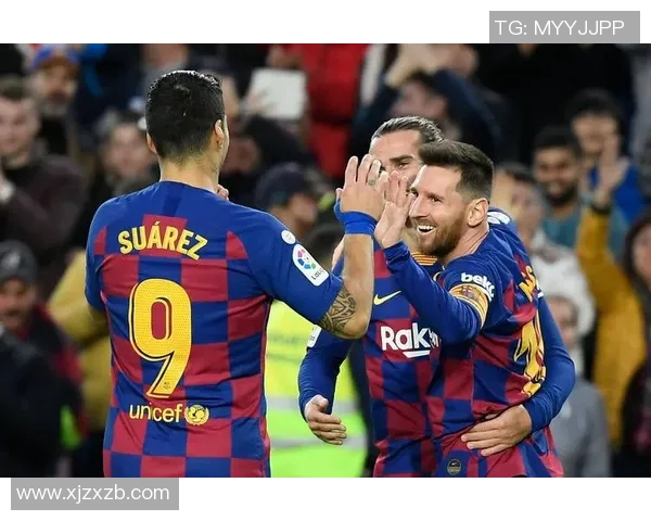 攻防俱佳的足球明星如何在赛场上展现全面实力与战术智慧 攻防俱佳的足球明星如何在赛场上展现全面实力与战术智慧