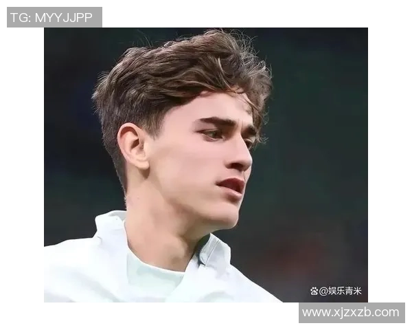 足球明星的魅力瞬间展现与球场风采的完美结合图片欣赏 足球明星的魅力瞬间展现与球场风采的完美结合图片欣赏